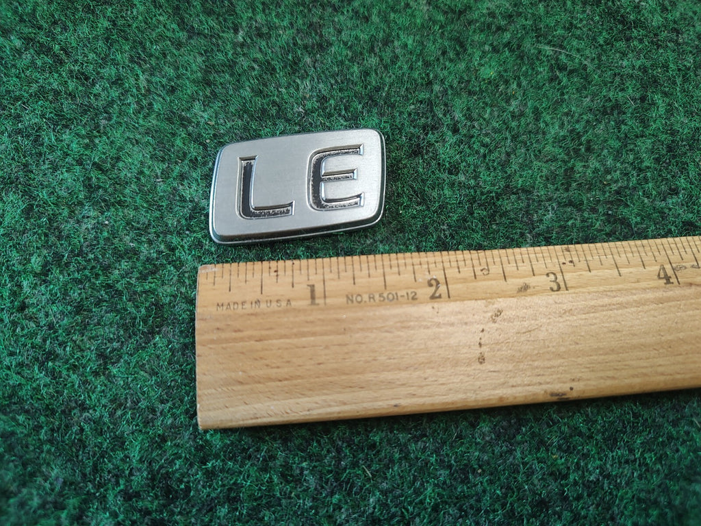 1997-2001 Toyota Camry LE Rear Trunk Lid Emblem Silver OEM 75443-33080 3S9