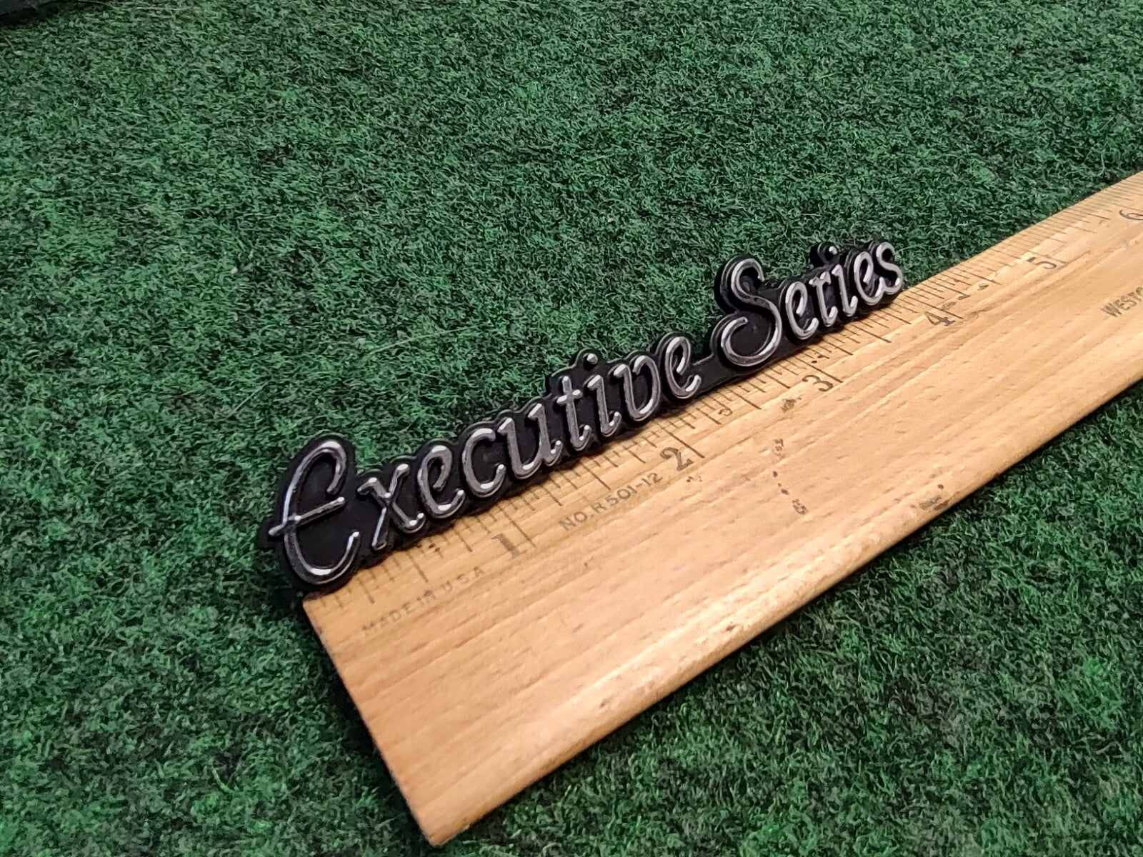 1998-2002 LINCOLN TOWN CAR EXECUTIVE SERIES EMBLEM BADGE SYMBOL OEM 1S9