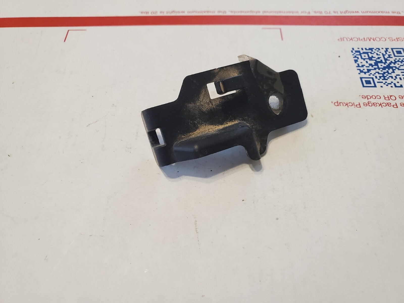 13-20 Ford Fusion Back up Camera Rear Bracket Support 3L9 Holds Camera In Place