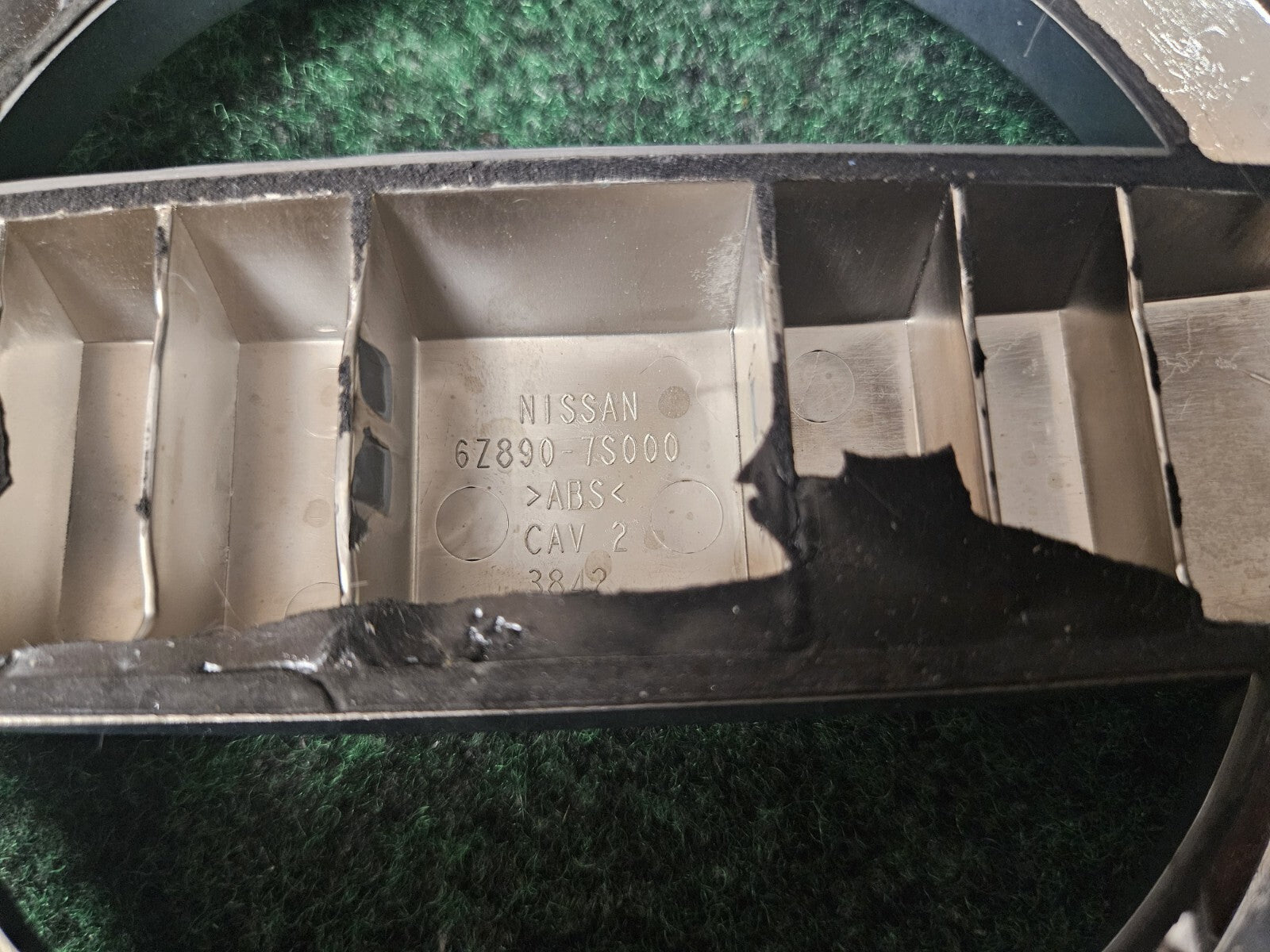 2004 2006 2008 2010 2012 2014 2015 Nissan Titan Armada Grille Emblem OEM 3M5