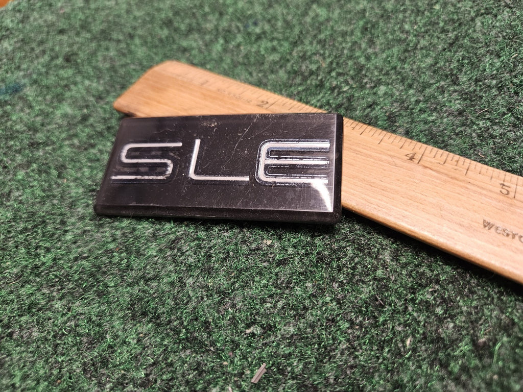 GMC SIERRA CHEVY SILVERADO TRUCK SLE EMBLEM LOGO BADGE SIGN SYMBOL USED 5M2