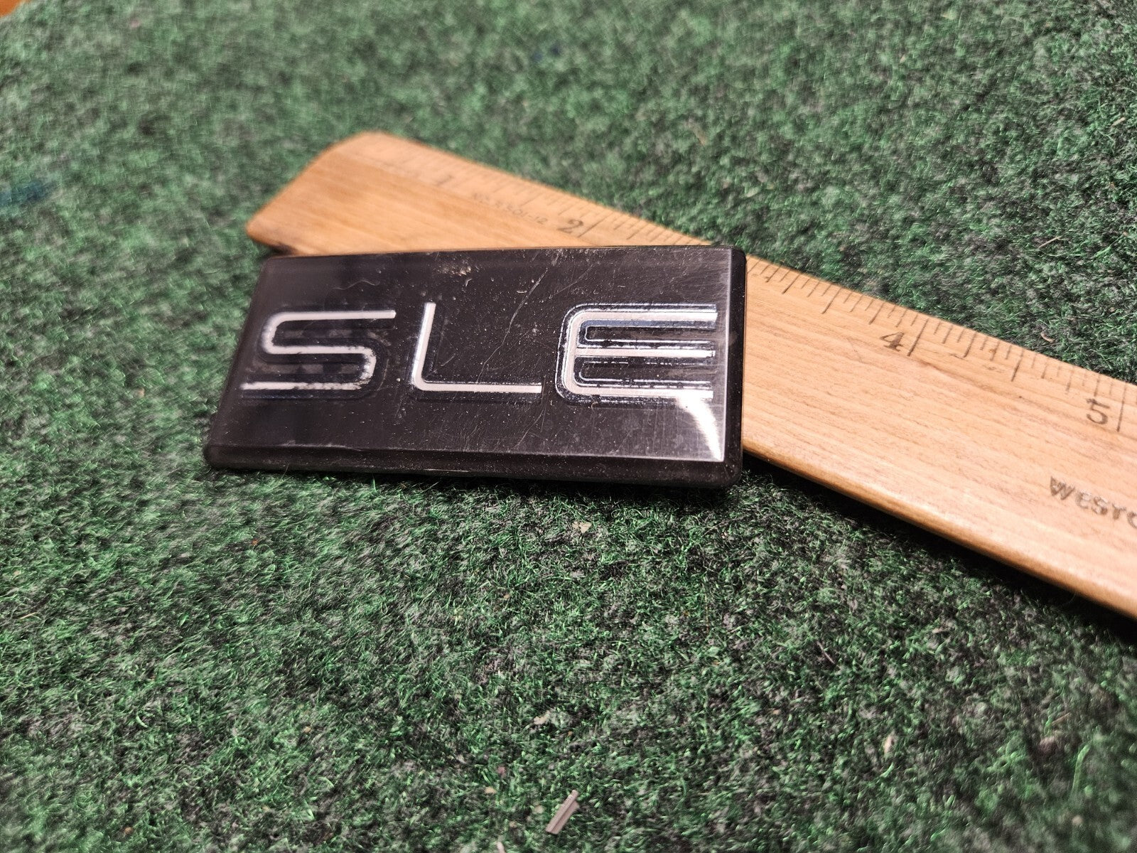 GMC SIERRA CHEVY SILVERADO TRUCK SLE EMBLEM LOGO BADGE SIGN SYMBOL USED 5M2
