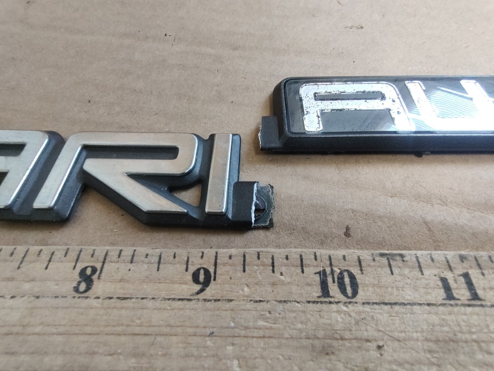 1996-2004 GMC Safari AWD Decal Logo Badge Name Plate Emblem Cracked DL1