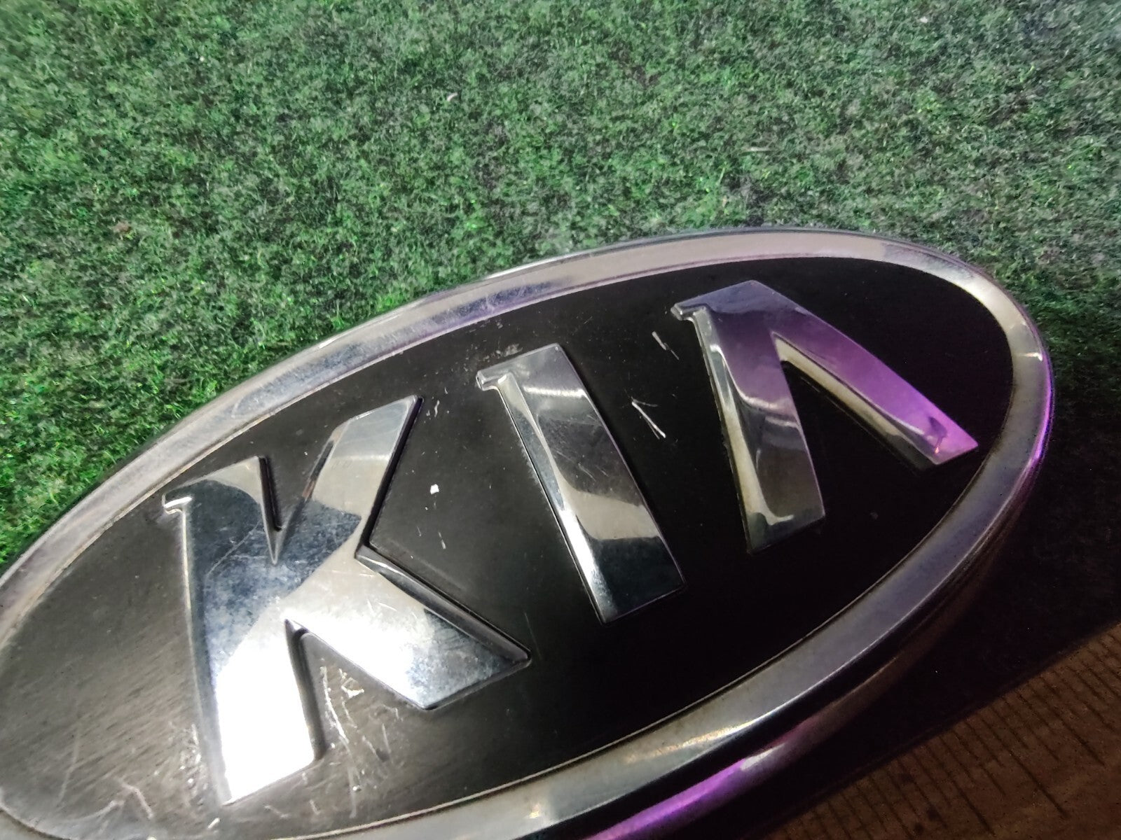 2016 16 Kia Sportage Front Grille Emblem Black Chrome SYH301-130 OEM 6S7