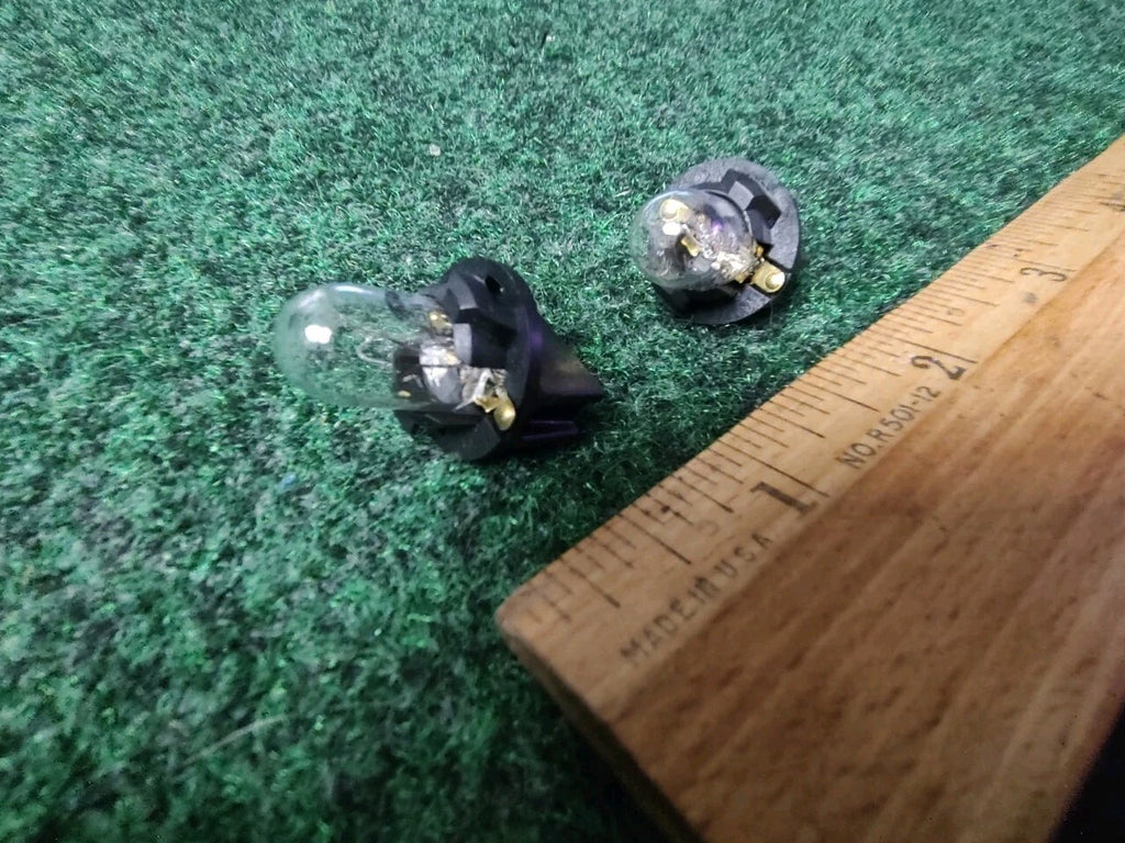(2) 2011-2021 JEEP Dodge Durango OVERHEAD CONSOLE DOME LIGHT BULB SOCKET 5S8