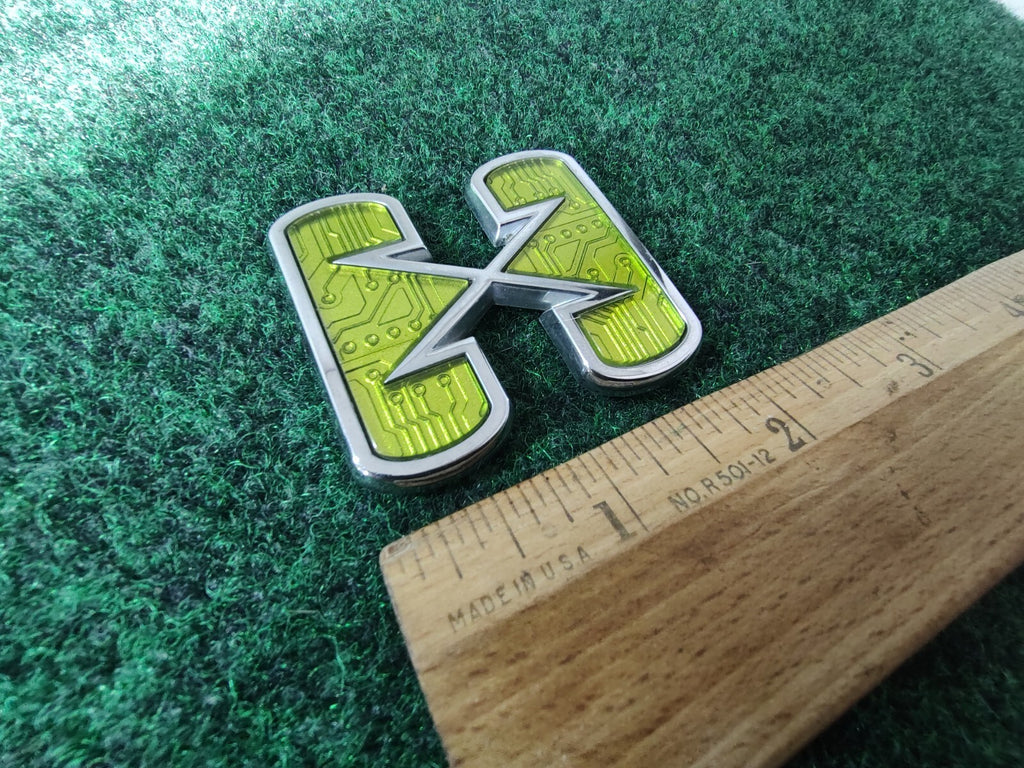 OEM Quarter Panel Emblem Right or Left Hybrid Escalade Tahoe Yukon 25940049 6S8