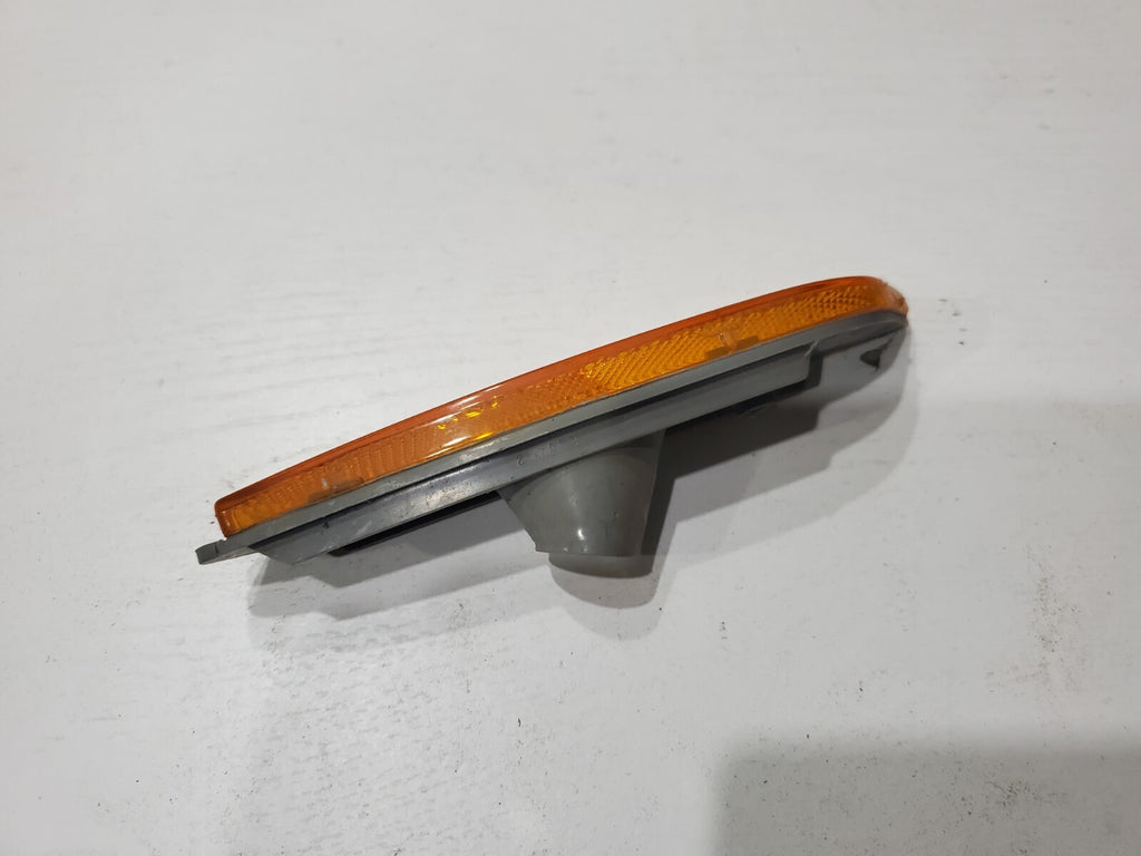 2003-2007 CADILLAC CTS CTS V FRONT BUMPER MARKER LAMP RIGHT 25699094 6L1