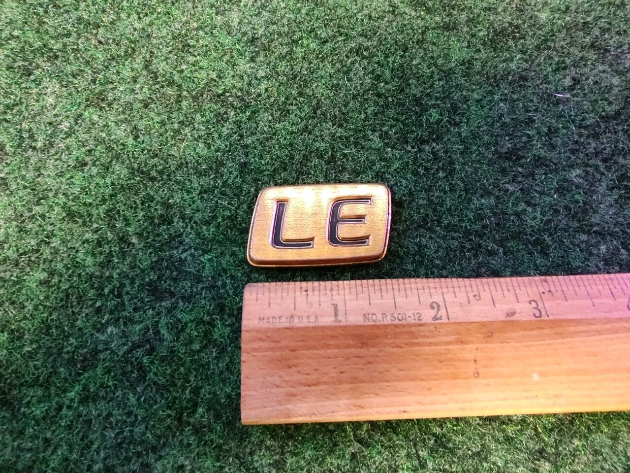 1997 - 2001 Toyota Camry LE Rear Deck Trunk Lid Emblem Gold 75443-33080 4L5