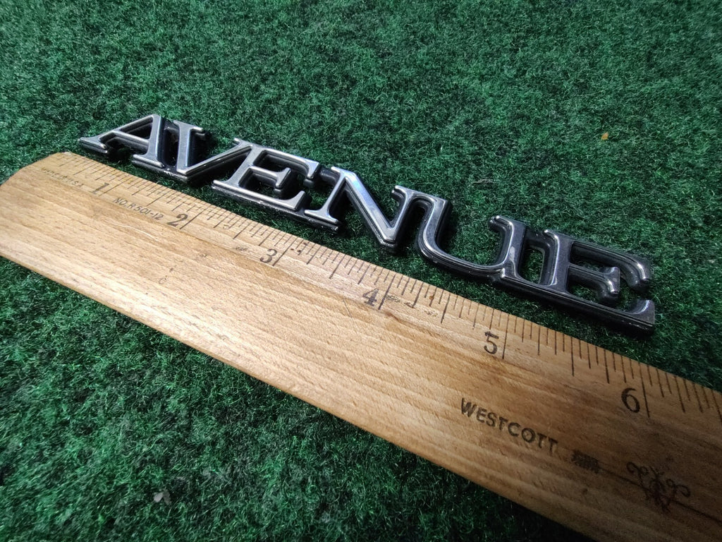 BUICK PARK AVENUE SIDE EMBLEM LOGO BADGE SYMBOL NAME PLATE BADGE USED 4S4