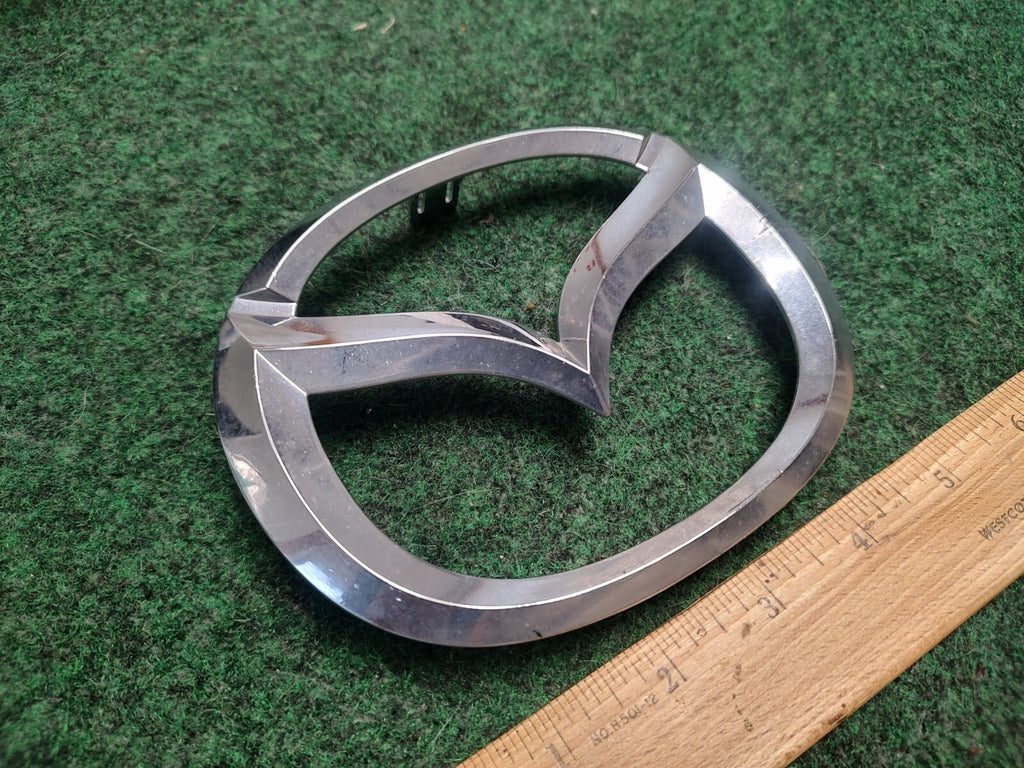11-14 Mazda 2 Hatchback Mazdaspeed Sedan Front Mazda Emblem C235-51-731A 3S4