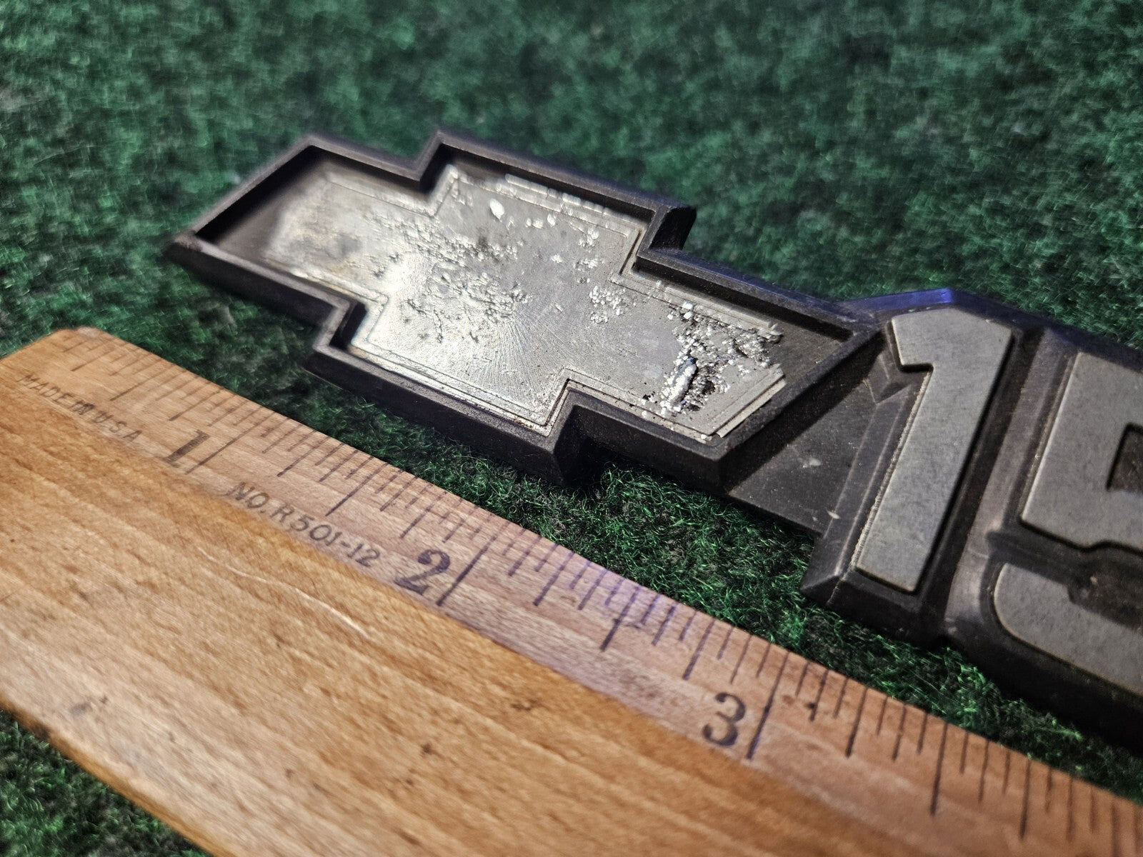 00 01 02 03 04 05 06 CHEVROLET SILVERADO 1500 SIDE EMBLEM BADGE 15707431 4M9