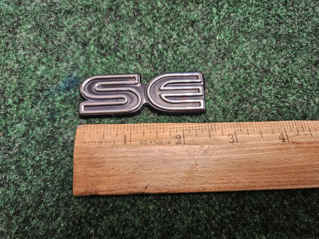 Pontiac OEM SE Black 2 5/8" Emblem Badge Logo Nameplate Name Plate Insignia 5M2