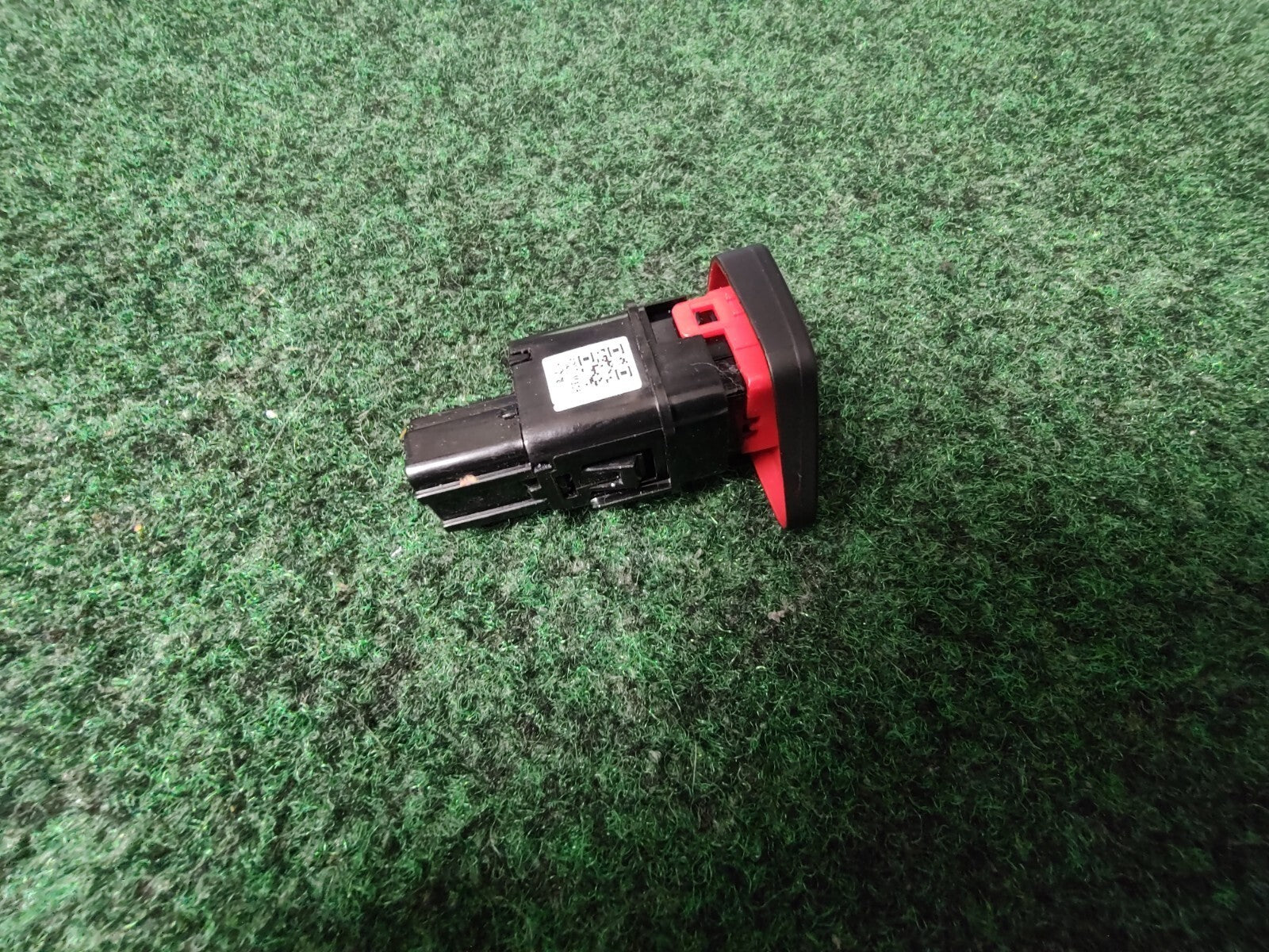 2024 CHEVROLET TRAX DASH DASHBOARD HAZARD LIGHT CONTROL SWITCH OEM 7S2