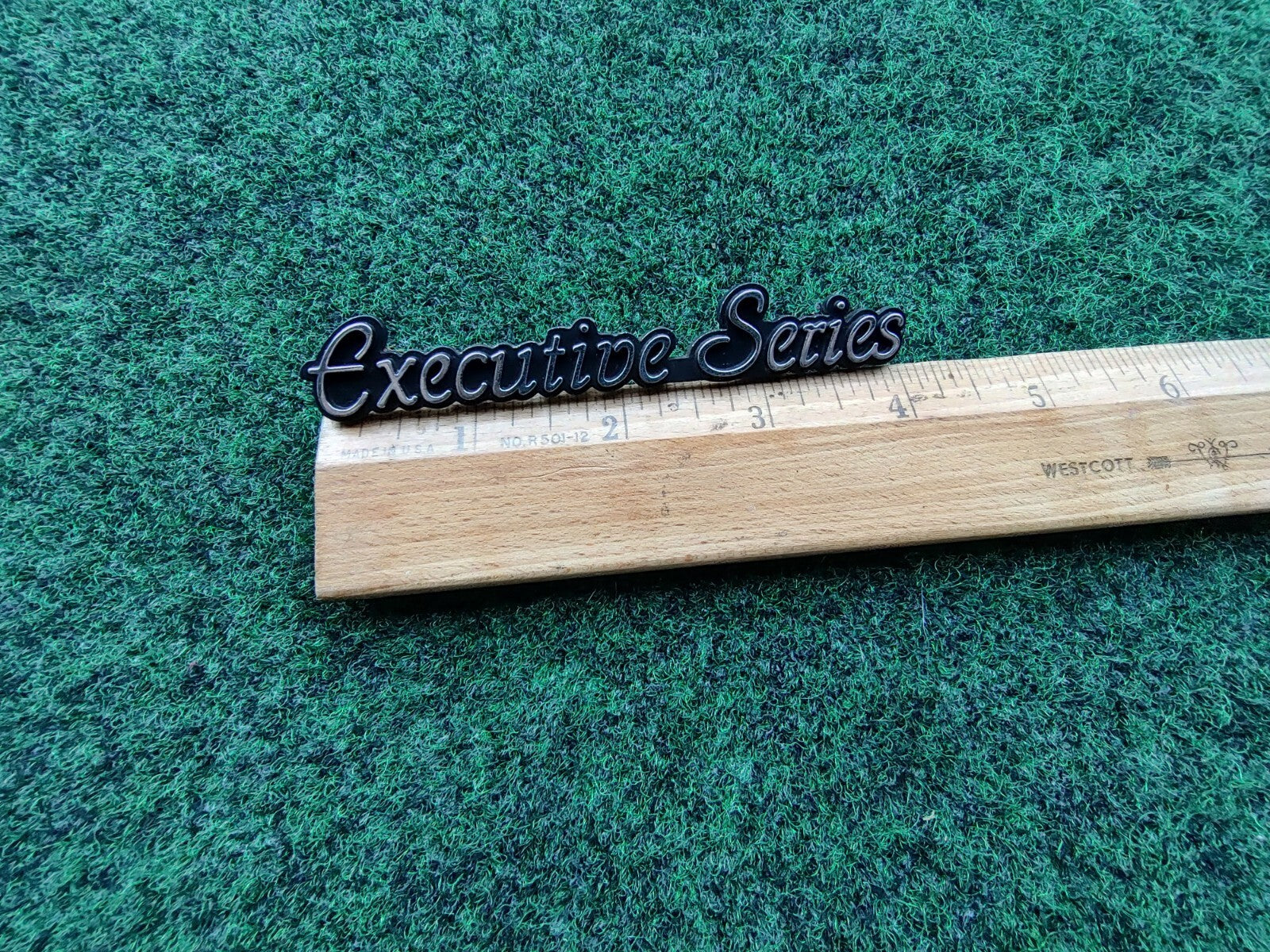1998-2002 Lincoln Town Car SIGNATURE SERIES EMBLEM 4" OEM F8VB-54297A74-BA 5S3