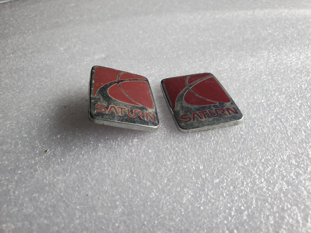 (2) Saturn 1991-2002 LS SL Fender Emblem Badge Logo Nameplate Name 21049052 VNTG