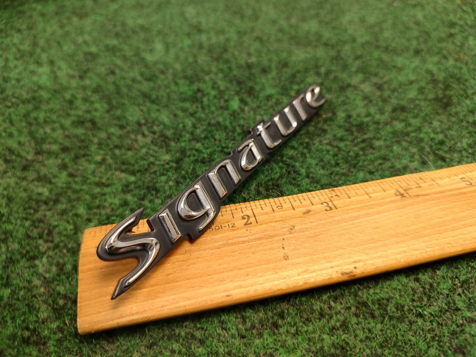 03-11 LINCOLN TOWN CAR SIGNATURE SIDE EMBLEM LOGO BADGE SIGN SYMBOL USED 4S7