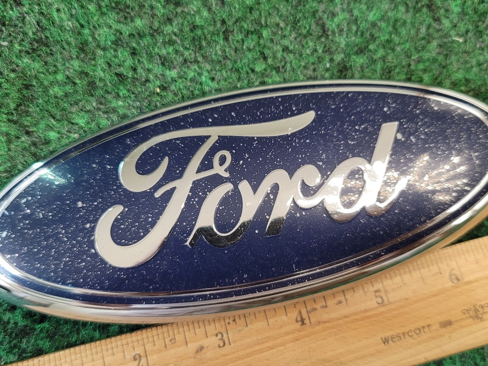 2005 2006 2007 Ford 500 2006 Fusion Grille Emblem 5F93-8B262-AA OEM 1M4
