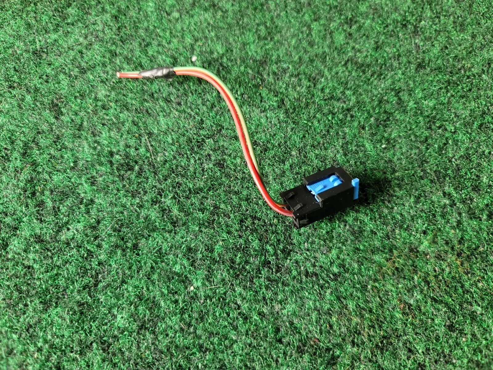 11-21 Jeep Grand Cherokee FUEL FILLER DOOR SWITCH GAS SWITCH Pigtail Wire 9L9