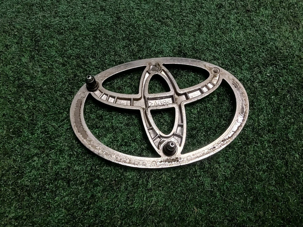 1997- 2001 Toyota Camry Rear Trunk Lid Emblem Logo 75441-33040 OEM 2S1