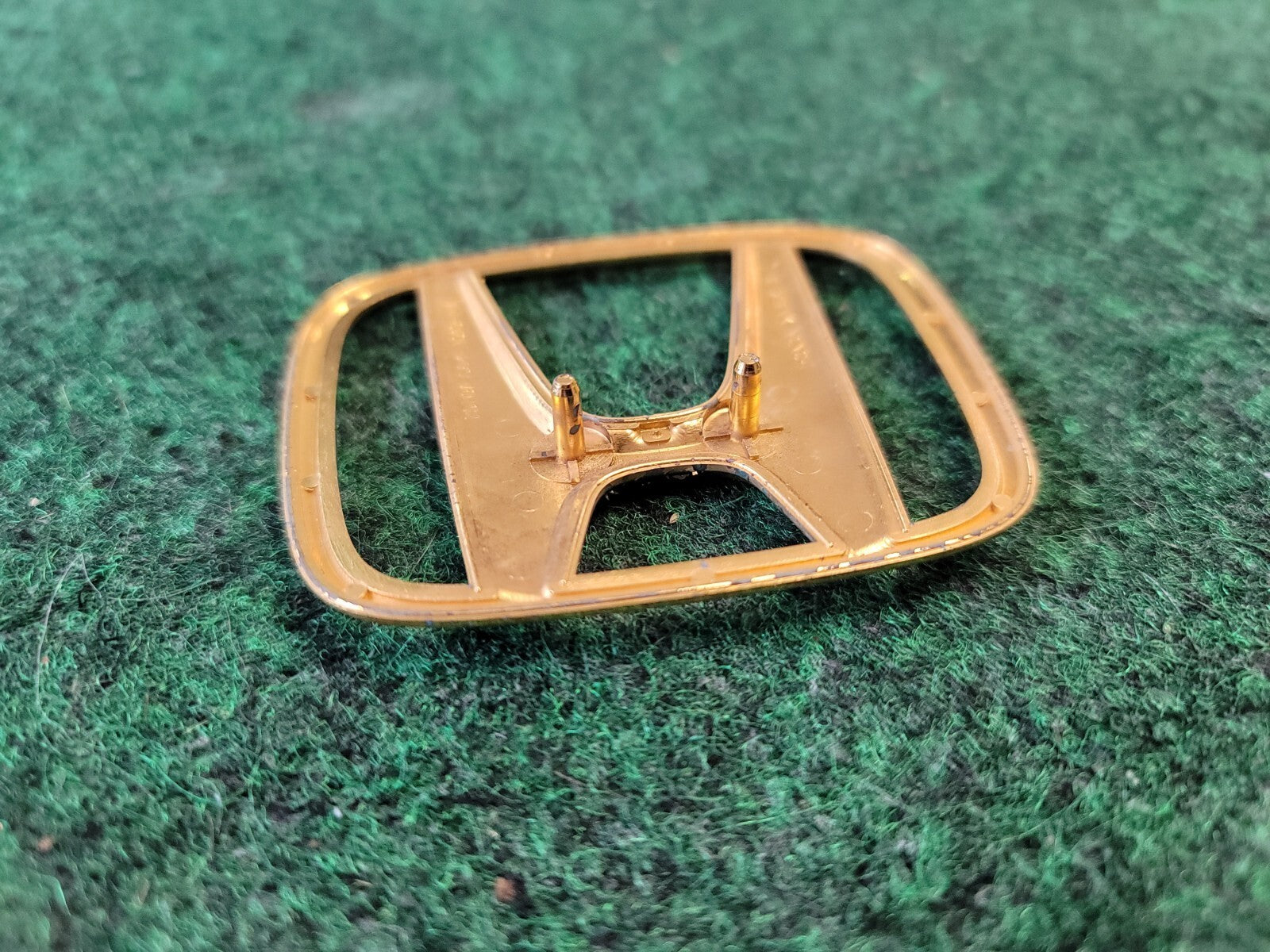 2001-2002 Honda Accord Rear Emblem Logo Badge Symbol Gold 75701-S84-A010-M1 1M4