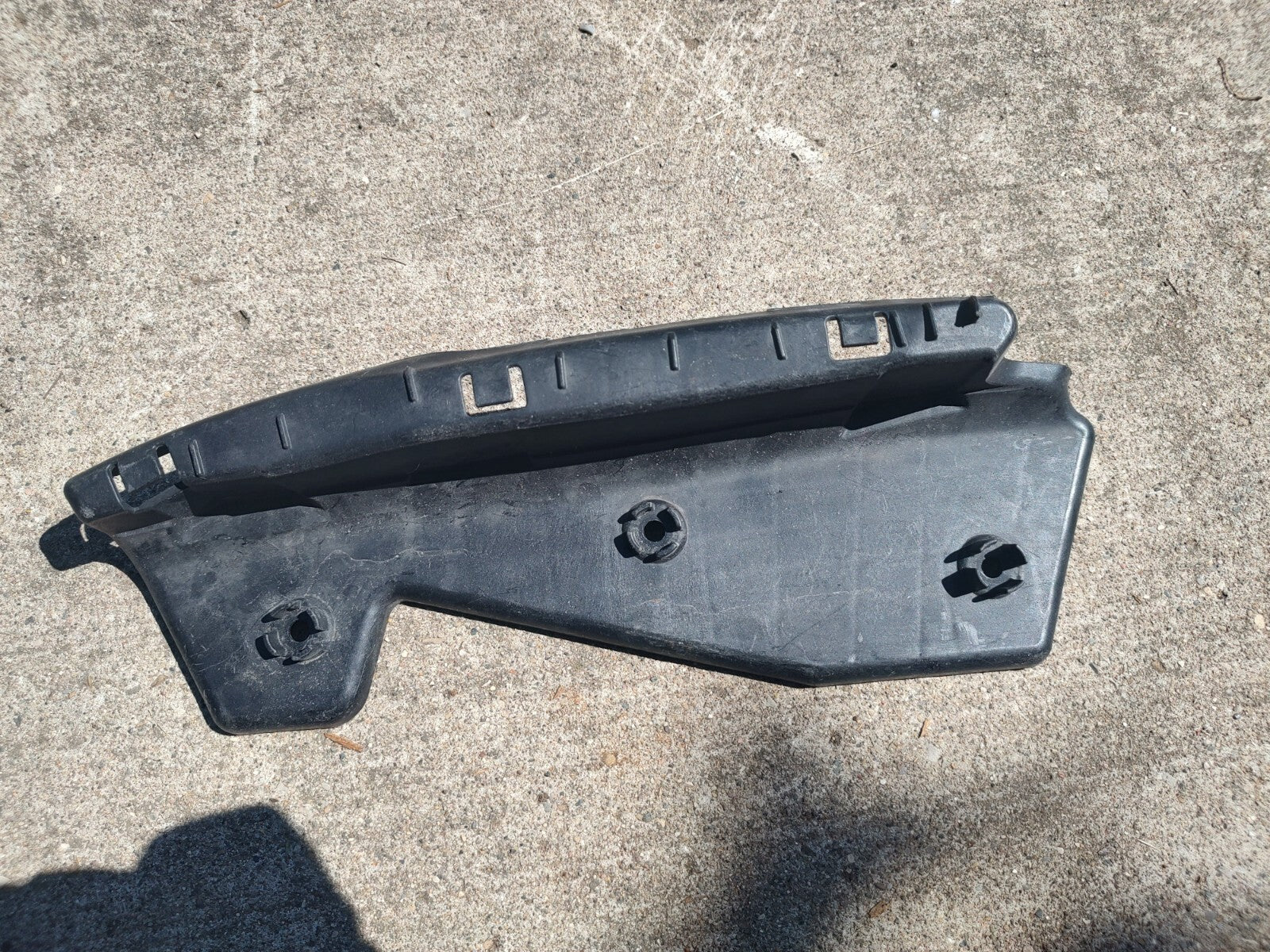 2017 2018 2019 FORD ESCAPE HEADLIGHT LEFT DRIVER LH SIDE LOWER BRACKET JT1