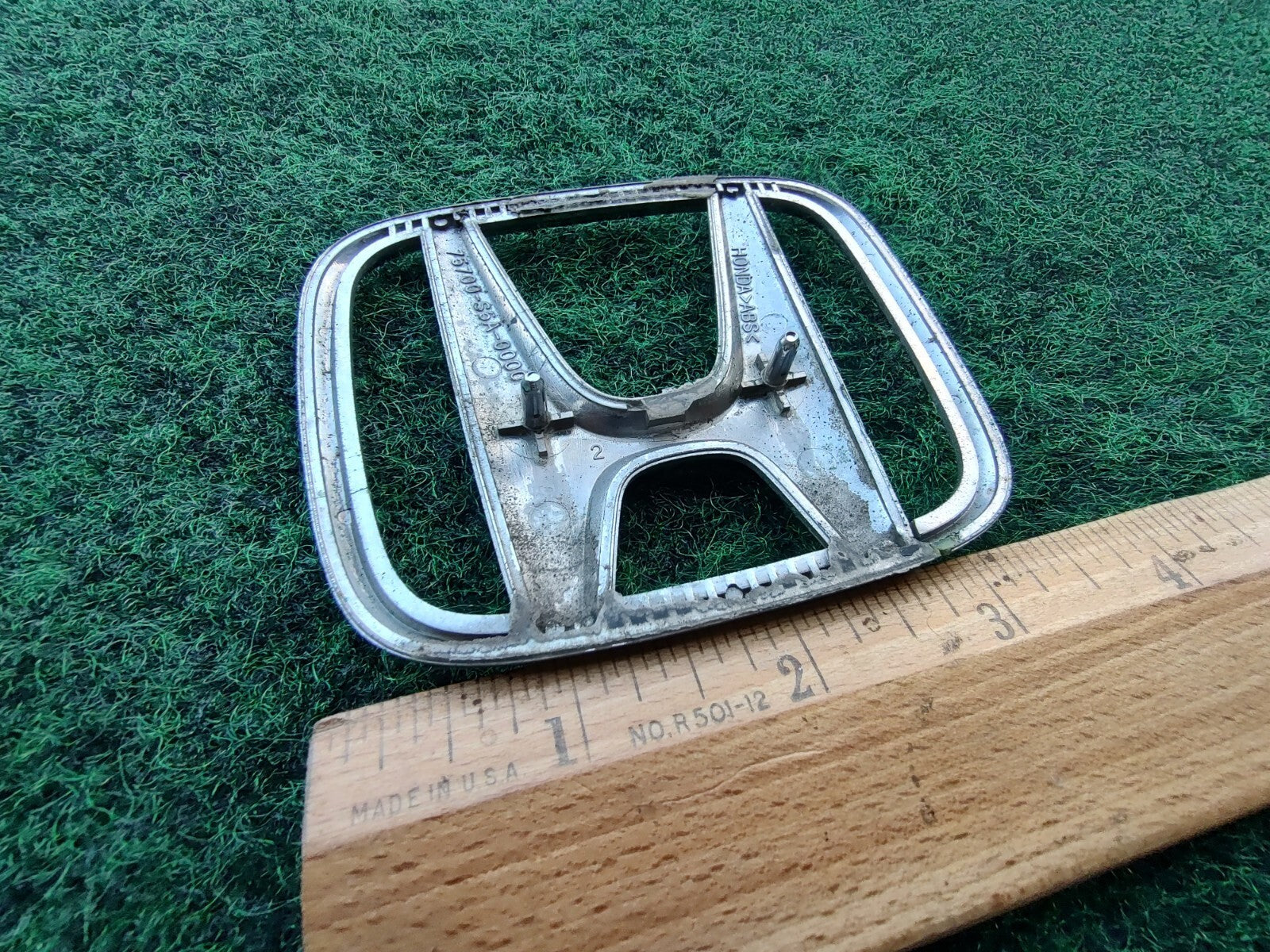 2002-2004 Honda Odyssey Rear Liftgate Hatch Emblem Badge Logo Symbol Cracked 2L3