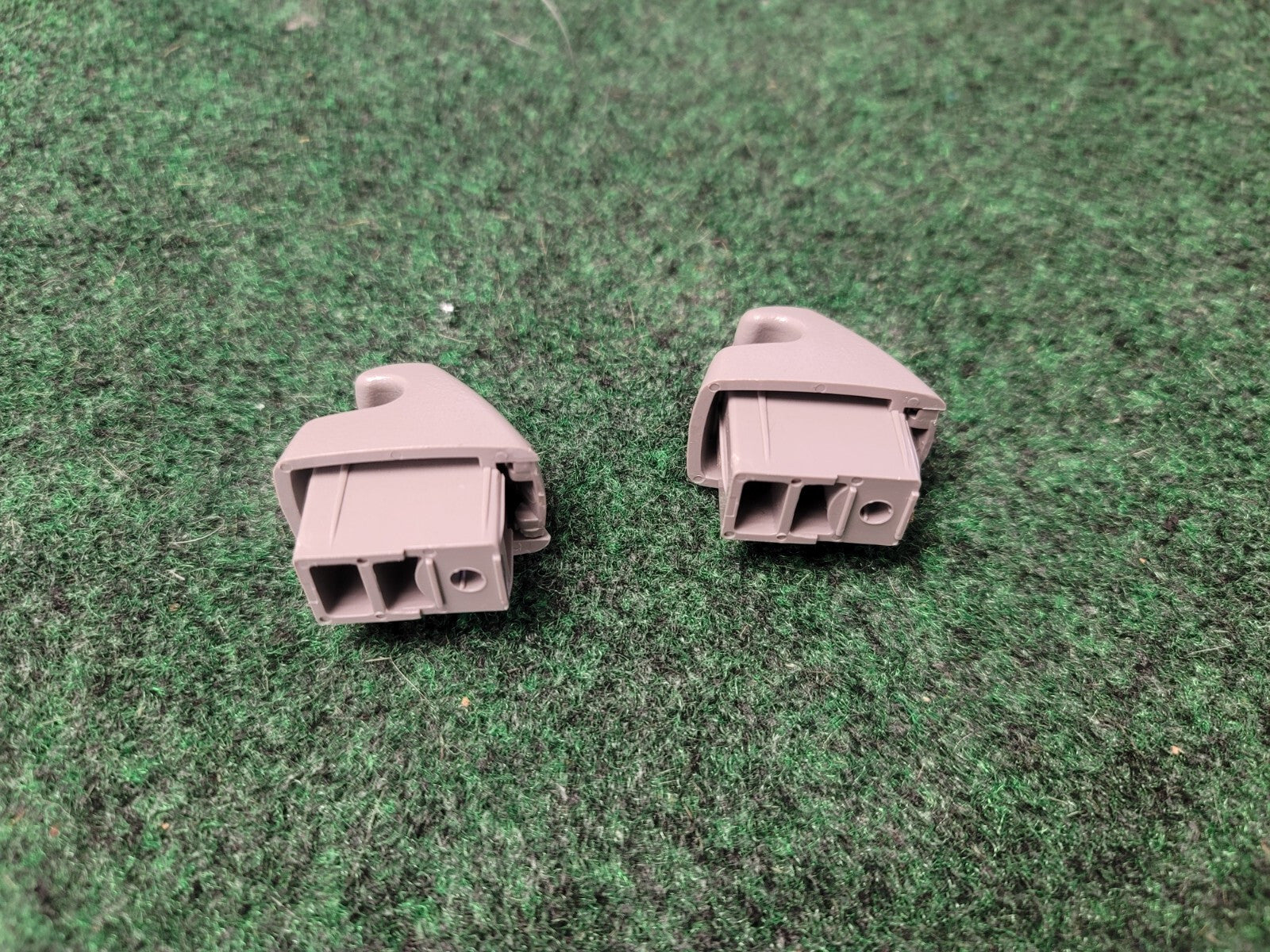 2010-2012 Chevrolet Equinox Front sunvisor sun visor clip Holder gray OEM (2)