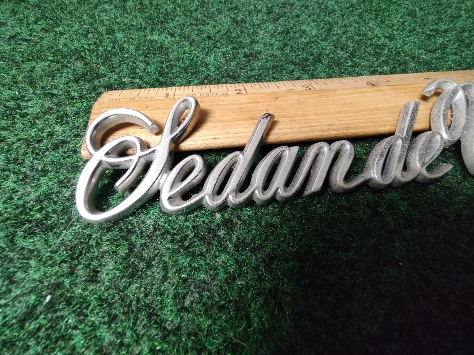CADILLAC REAR TRUNK SEDAN DE VILLE EMBLEM NAMEPLATE NAME PLATE 7S1