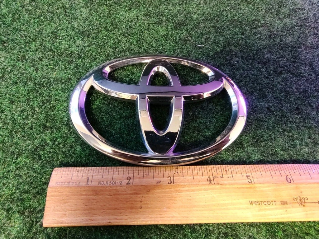 Toyota OEM EMBLEM Name Plate Badg  Logo 90975-02072 4L5