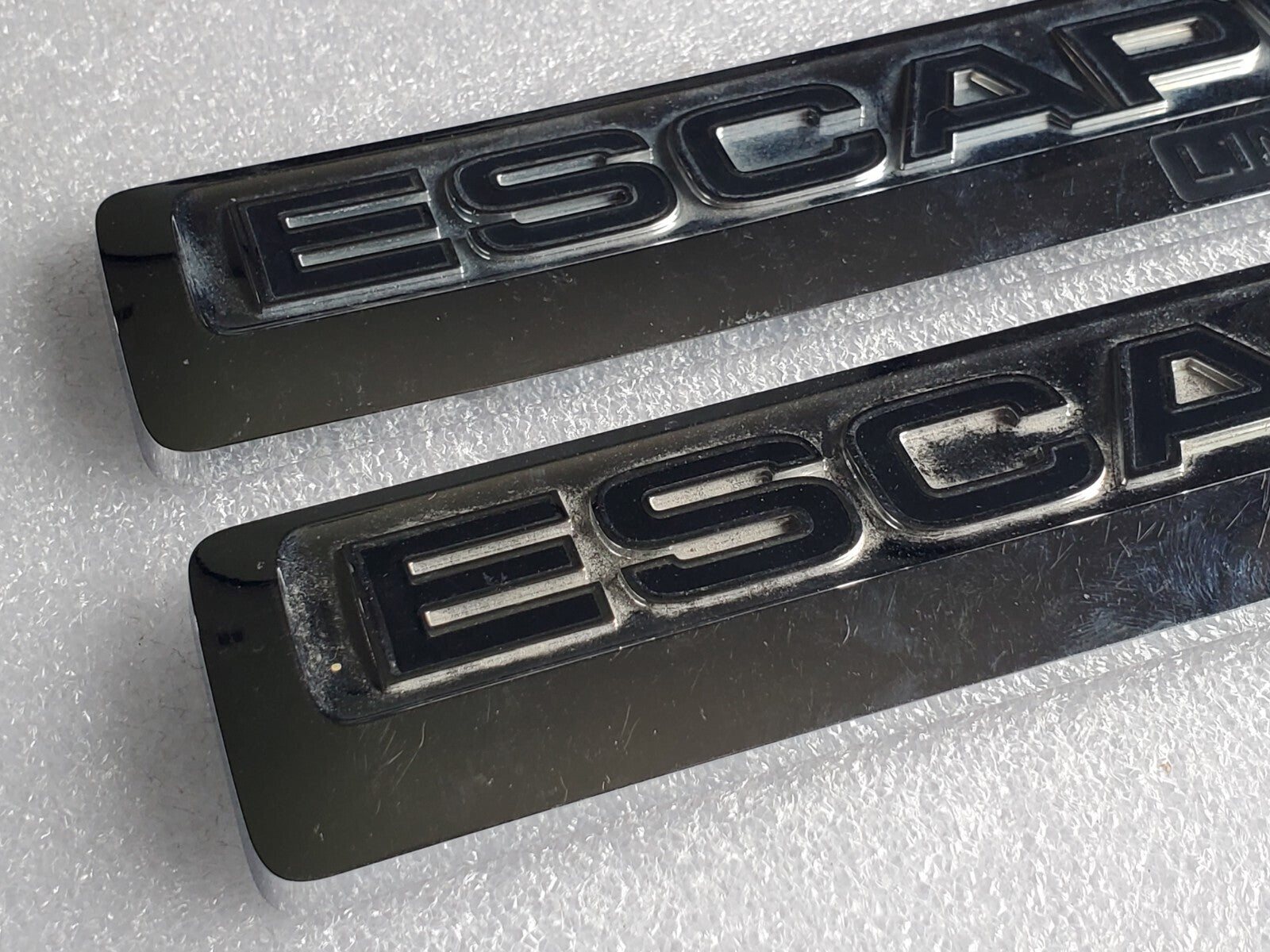 (2)08 09 10 11 12 FORD ESCAPE LIMITED REAR GATE CHROME EMBLEM LOGO BADGE OEM 2L3
