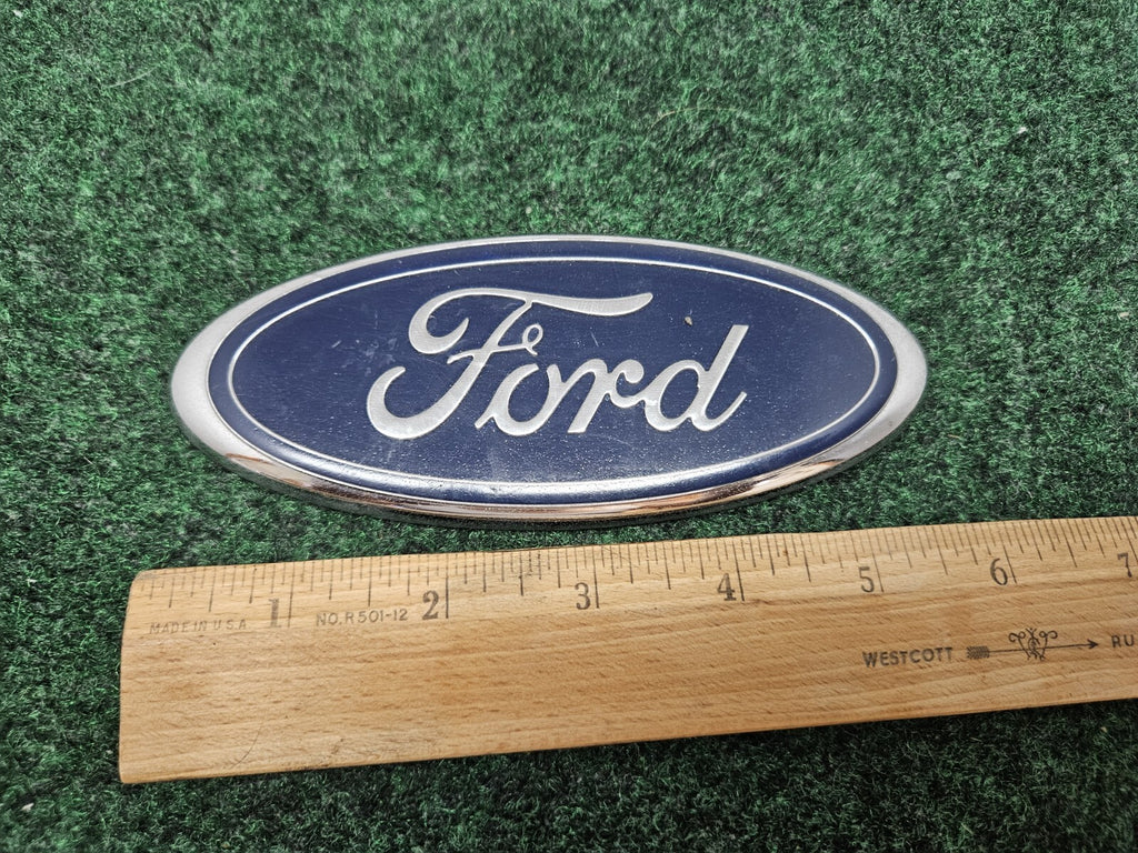FORD EXPLORER CIRCA 2003 2004 REAR BLUE OVAL EMBLEM 1L24 15402 A16 AA GL1