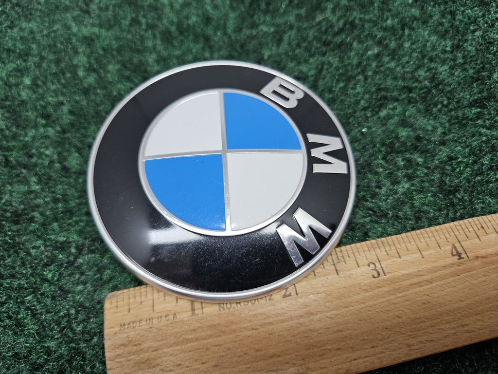 Front BMW Genuine Emblem Badge 8 132 375 05 DE 2004-2009 BMW 5 Series GL1
