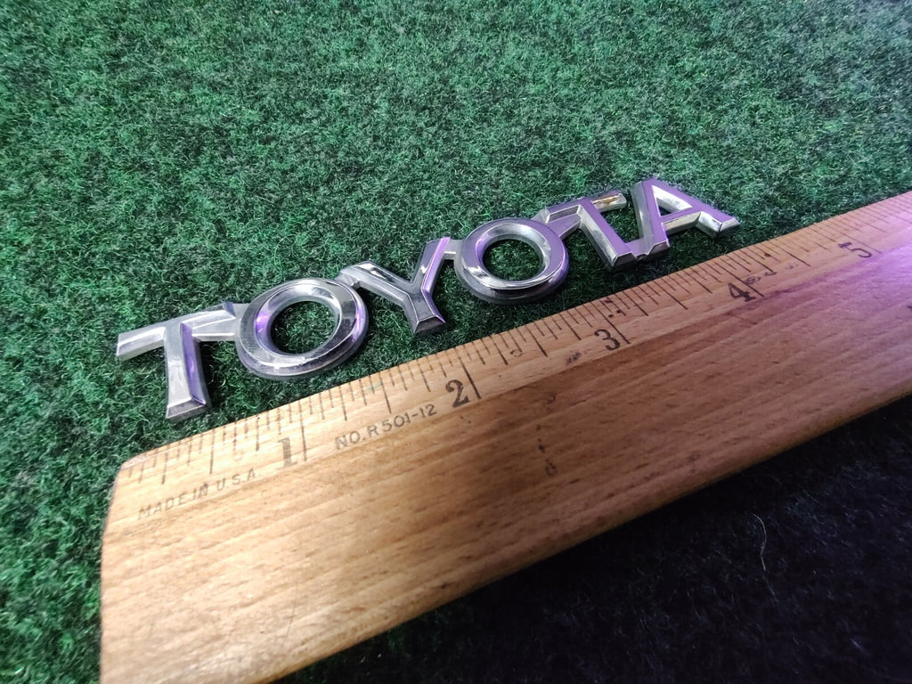 1997-2001 Toyota Camry Rear Trunk Lid Emblem Badge Chrome OEM 75447-33040 6S4
