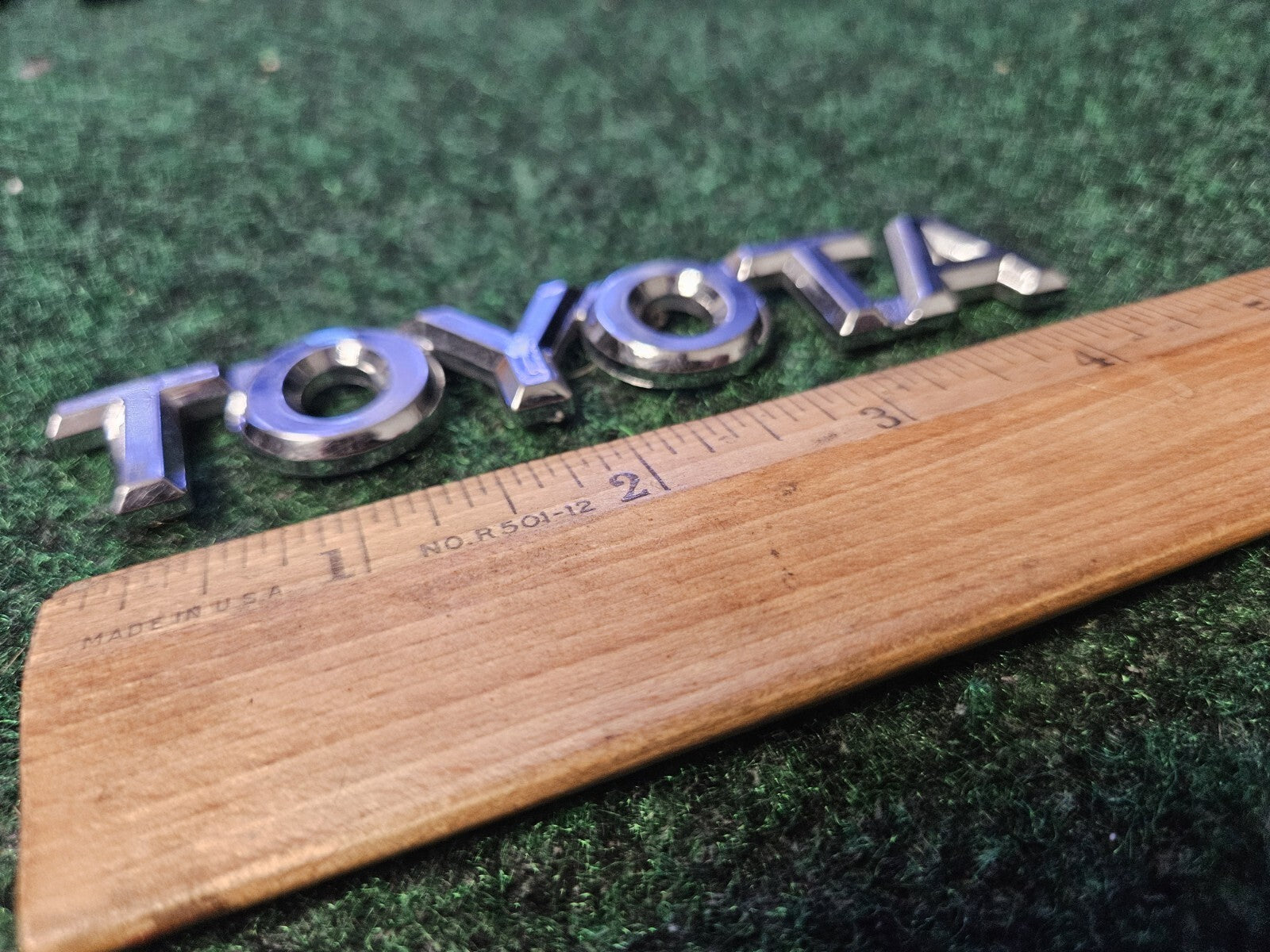 2005-2010 TOYOTA AVALON REAR LOGO BADGE SIGN SYMBOL EMBLEM 6L4