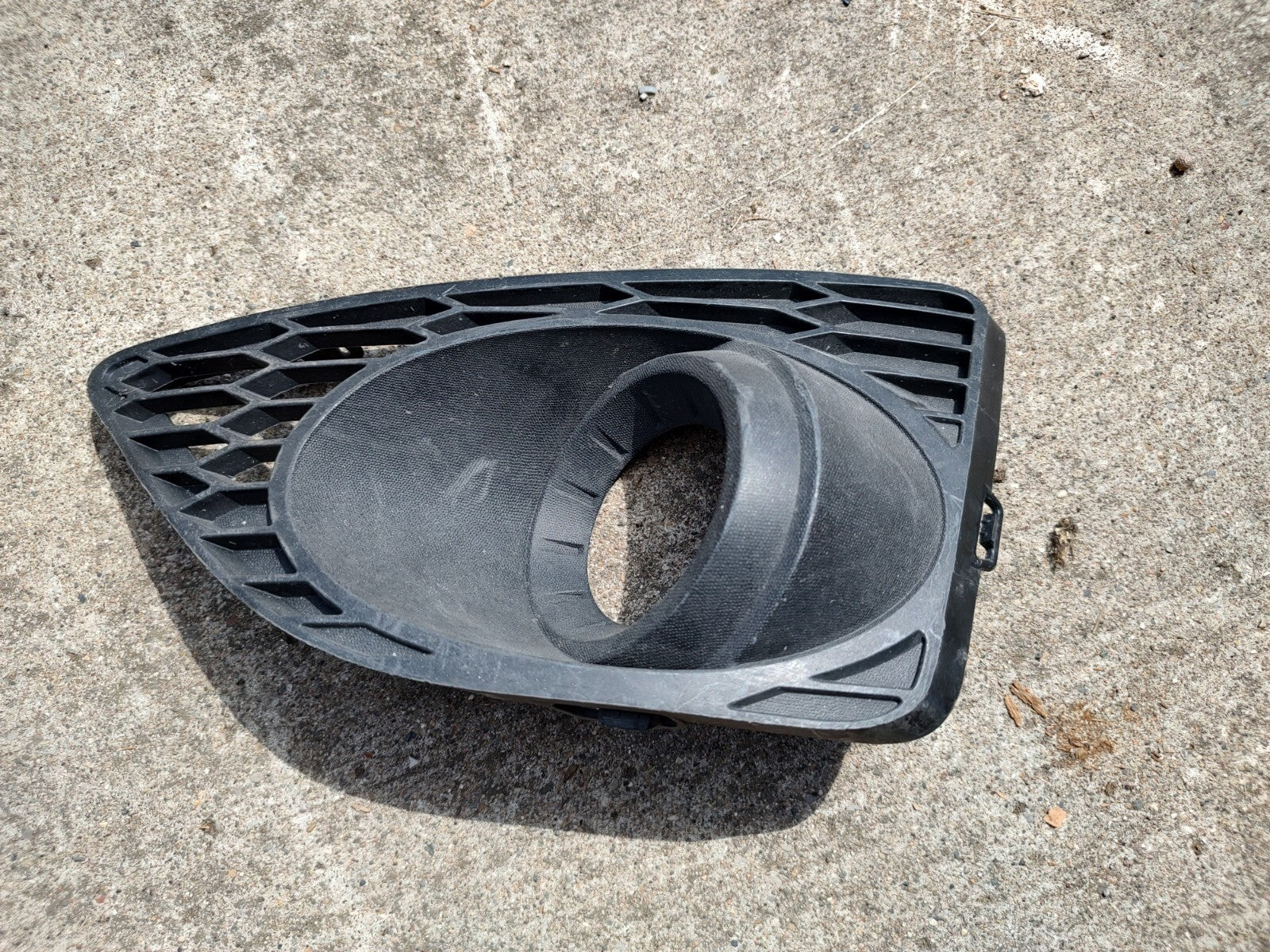 2010-2012 Ford Fusion Driver Left Fog Lamp Light Bezel Trim Insert LH OEM LT9