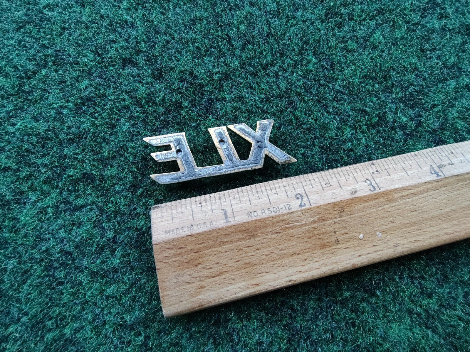 TOYOTA CAMRY XLE REAR GOLD EMBLEM LOGO BADGE SYMBOL NAME PLATE OEM  5S4