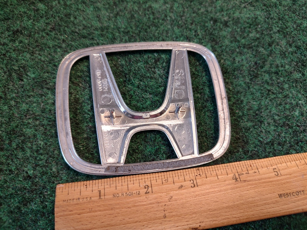 2005-2010 HONDA ODYSSEY REAR LIFTGATE EMBLEM LOGO SYMBOL 75701-SHJ-A000 OEM 3S1