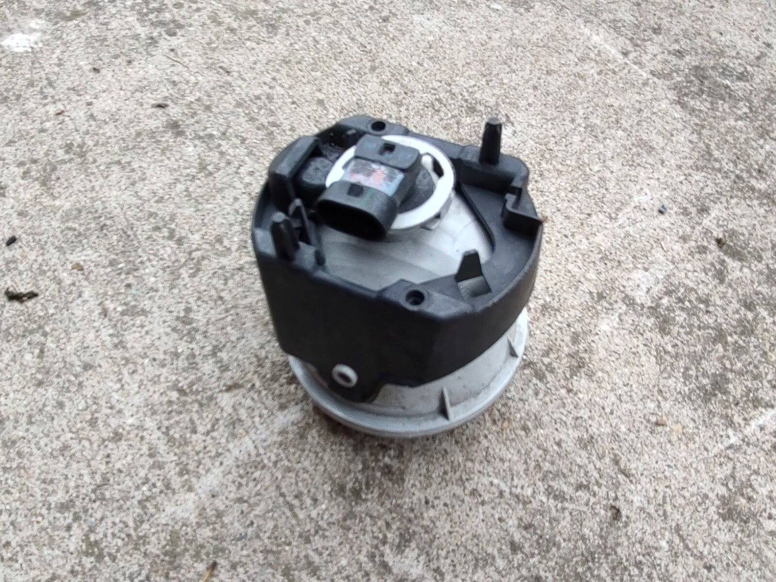 2006-2010 CHRYSLER 300 FOGLIGHT ASSEMBLY OEM 04805859AB LT5
