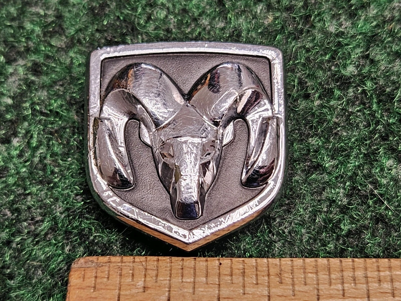 DODGE STEERING WHEEL EMBLEM RAM 1500 2500 CHARGER NITRO DURANGO CARAVAN 5M9