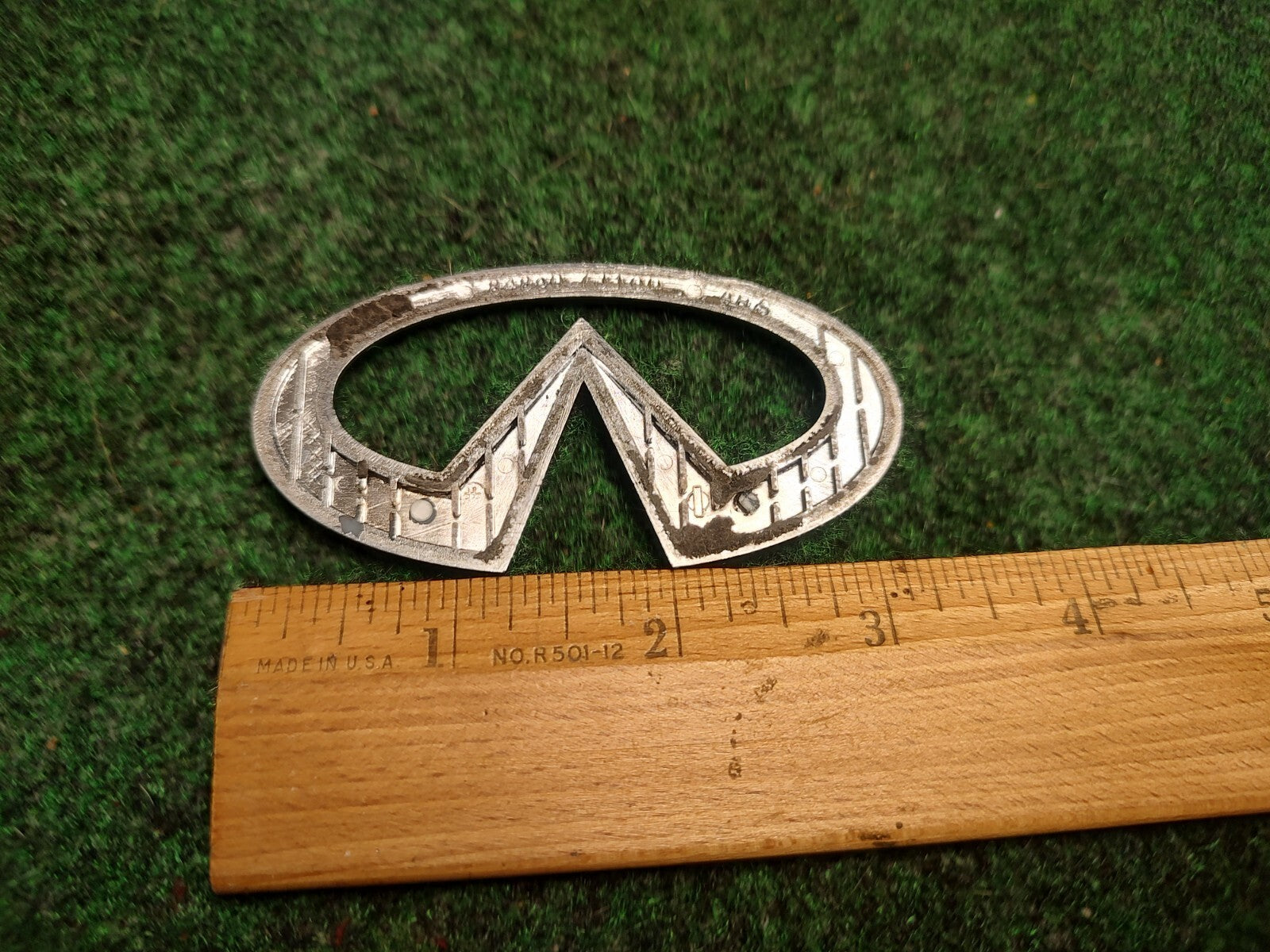 1999 2000 2001 2002 Infiniti G20 Rear Trunk Lid Chrome Emblem 84890-7J100 3S6