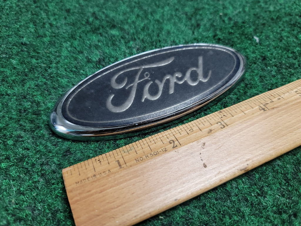 2001-2007 Ford Escape Tailgate Trunk Emblem BADGE YL84-7843500-AB 2M5