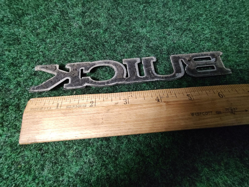 BUICK SIDE EMBLEM LOGO BADGE SYMBOL NAME PLATE BADGE USED 5S4