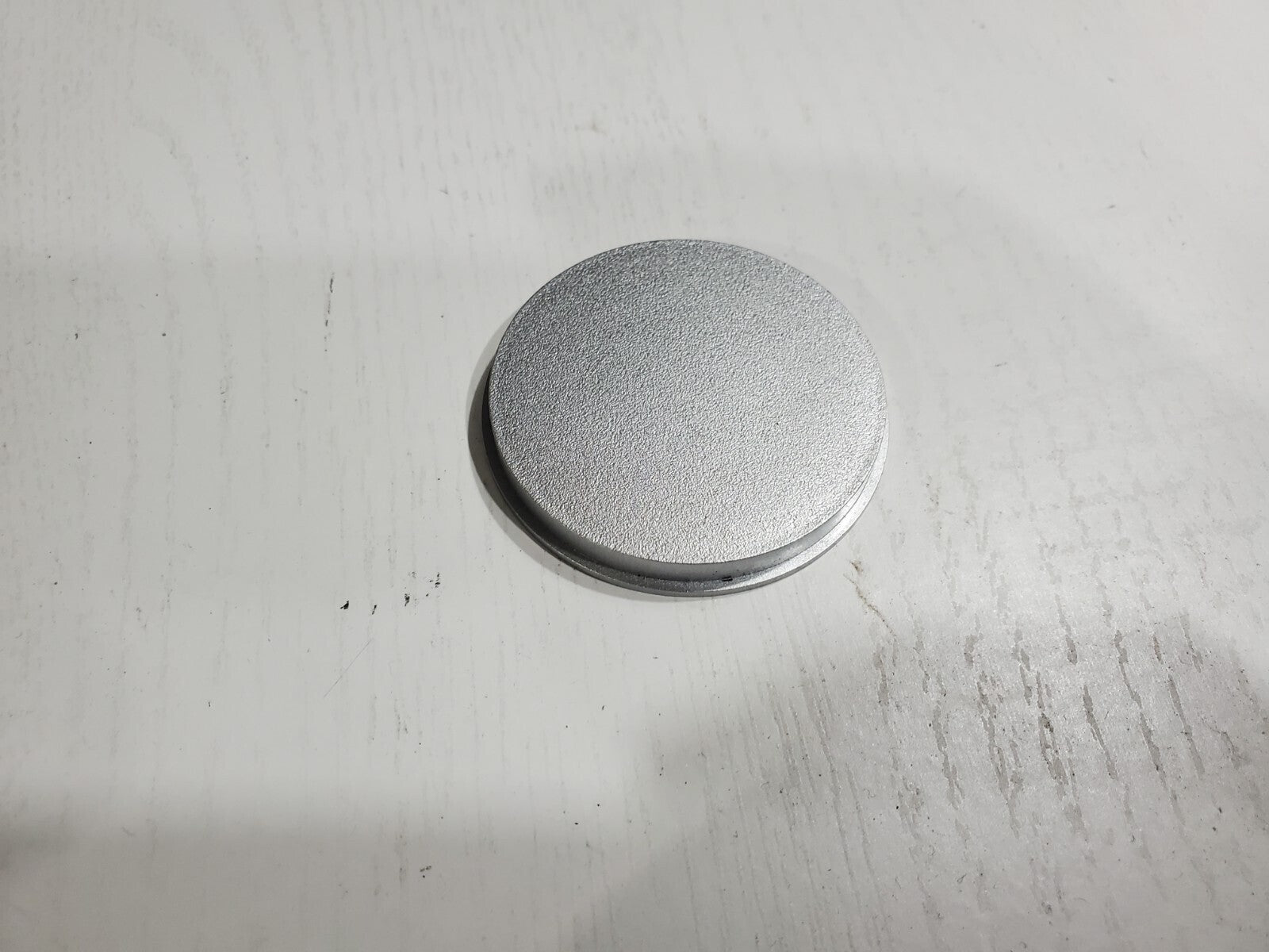 Genuine Mitsubishi Center Cap MR589673 MR 301945 OEM 6L3
