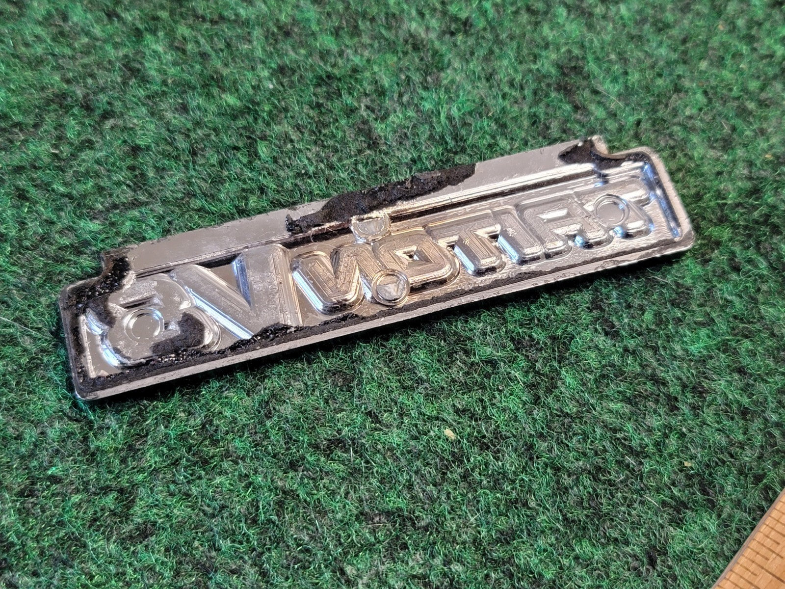 1997-03 FORD TRITON V8 FENDER EMBLEM GENUINE OEM  XL34-16B114-HA 1M5