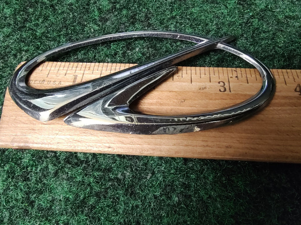 Vintage OLDSMOBILE Chrome EMBLEM SYMBOL BADGE OEM Nameplate 7L8