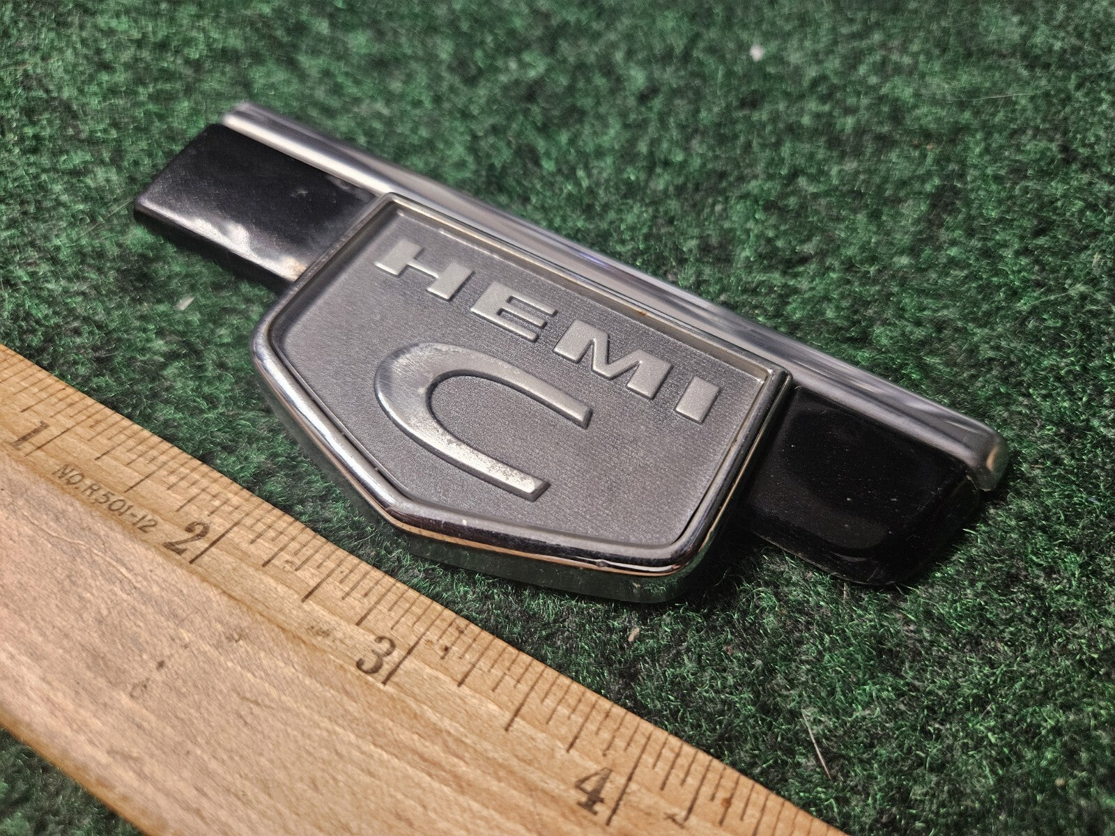 2006 2007 Chrysler 300 HEMI C RH Passenger Side Emblem Trim Logo OEM Black 3M2