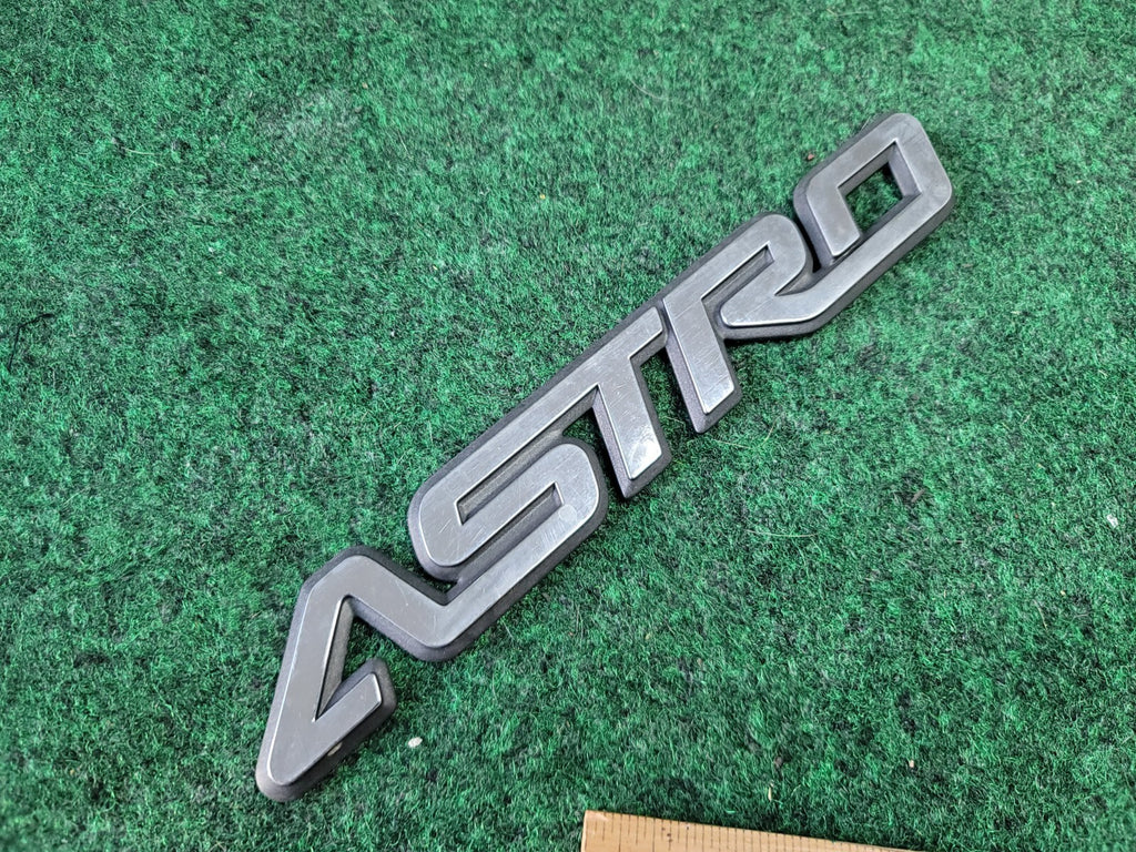 1996-2005 CHEVROLET Astro Van Rear Emblem Badge Logo Nameplate 15724741 OEM 1M1