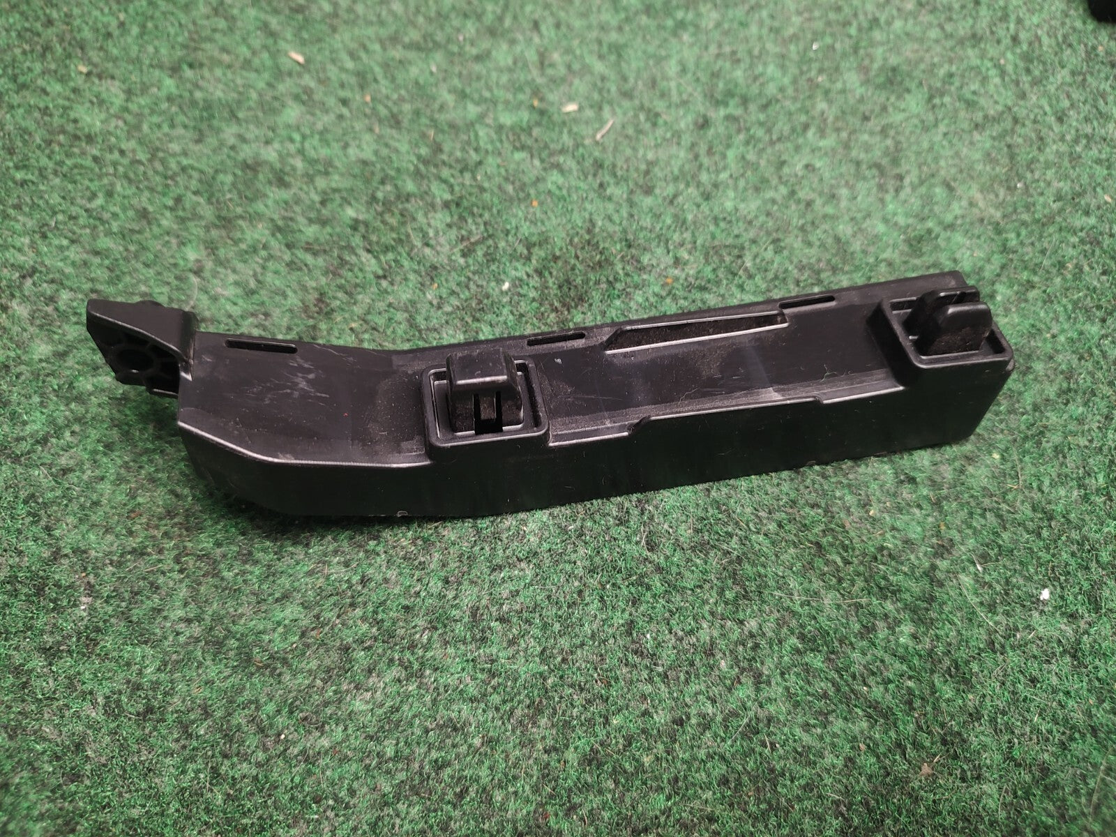 2008-2012 HONDA ACCORD FRONT LEFT BUMPER SPACER NEW OEM 71193-TA0-A00 3S4