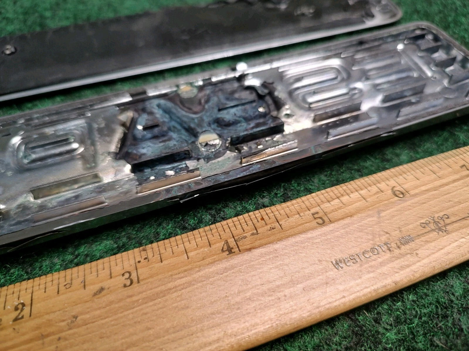 (2) 2008 09 10 11 12 FORD ESCAPE CHROME EMBLEM NAME PLATE LOGO BADGE OEM 2S4