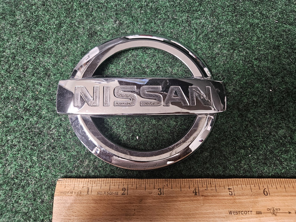 2004-2009 NISSAN QUEST REAR CHROME EMBLEM LOGO SIGN SYMBOL  65890-5Z010 3L6